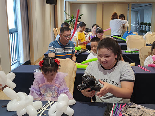 【月滿華誕 匠心傳(chuan)情】創力(li)集(ji)團(tuán)舉辦(bàn)“團(tuán)圓慶華誕”親子(zi)活動(dòng)​(圖5)